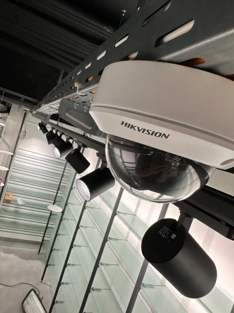 Hikvision Spotlights a Kamera